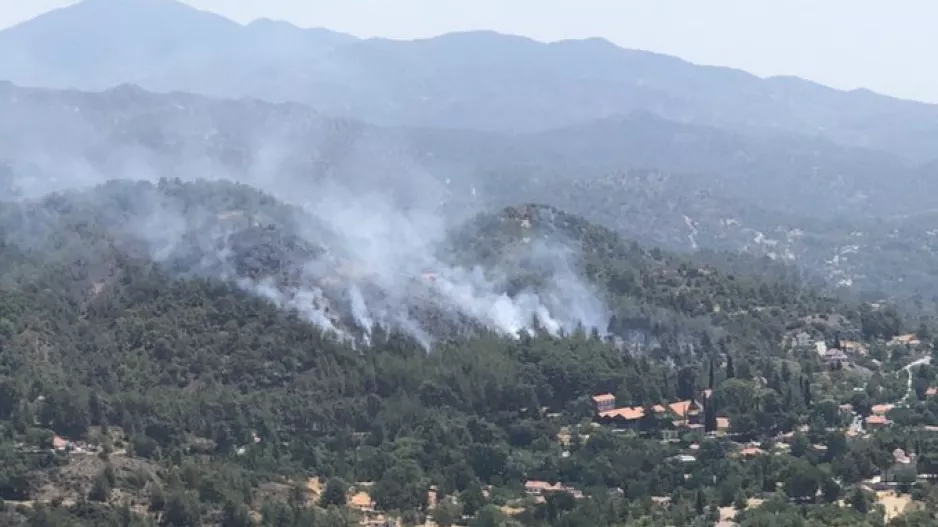 (Πυρκαγιά Πέρα Πεδί)  Yπό πλήρη έλεγχο/UPD