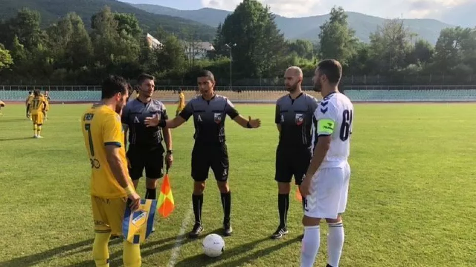 Κόκκινη στο φιλικό!