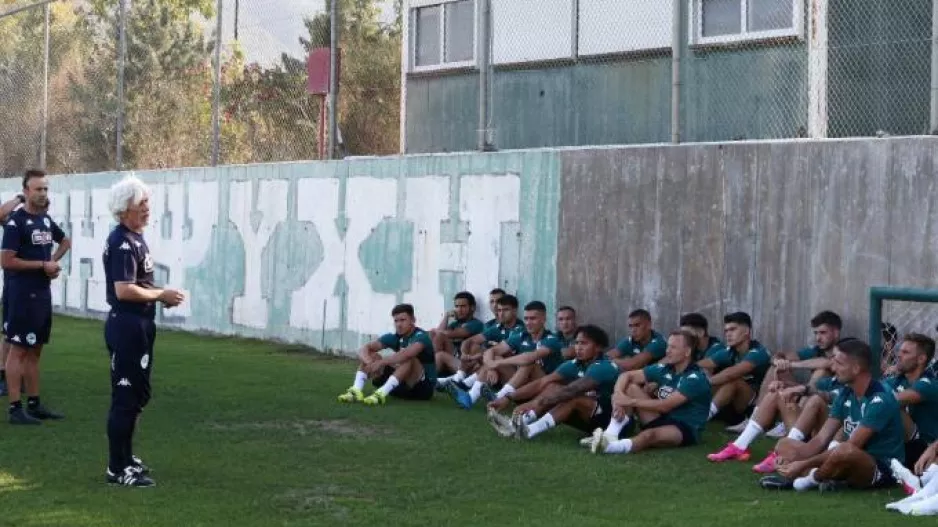 Παναθηναϊκός: Επαφές για στόπερ και χαφ