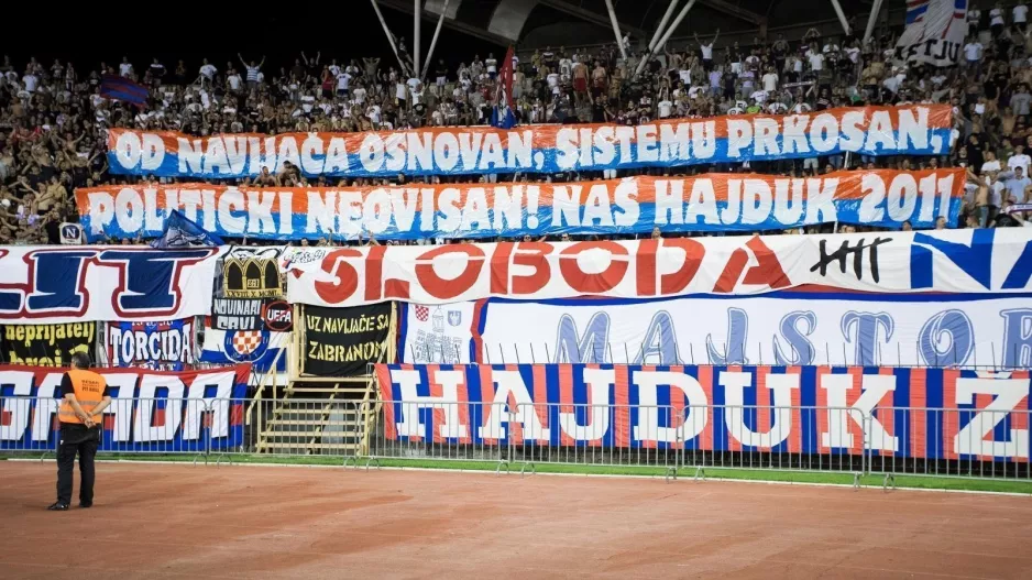 Οπαδοί με πλαστά πιστοποιητικά εμβολίου!