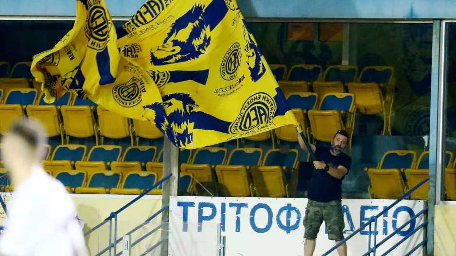 Σημαία ψηλά...