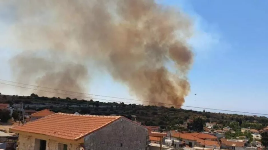 Πάχνα: Εκτός ελέγχου η πυρκαγιά - Εκκενώνονται σπίτια (Βίντεο)