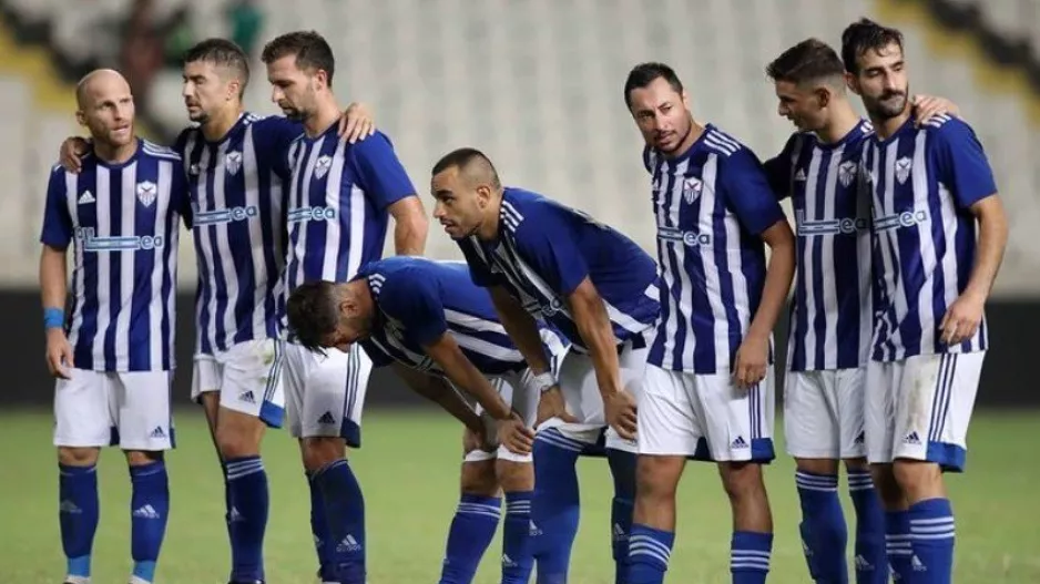 "Είμαστε περήφανοι για σας/Τα κεφάλια ψηλά"