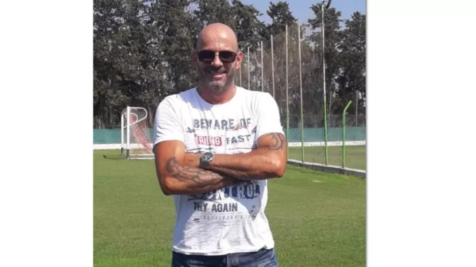 Ανανέωσε με Στέλιο Νικολάου