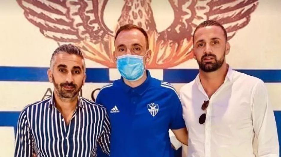 Τρίτωσε... τα "μπαμ" ο Αιμίλιος με Πόποβιτς!