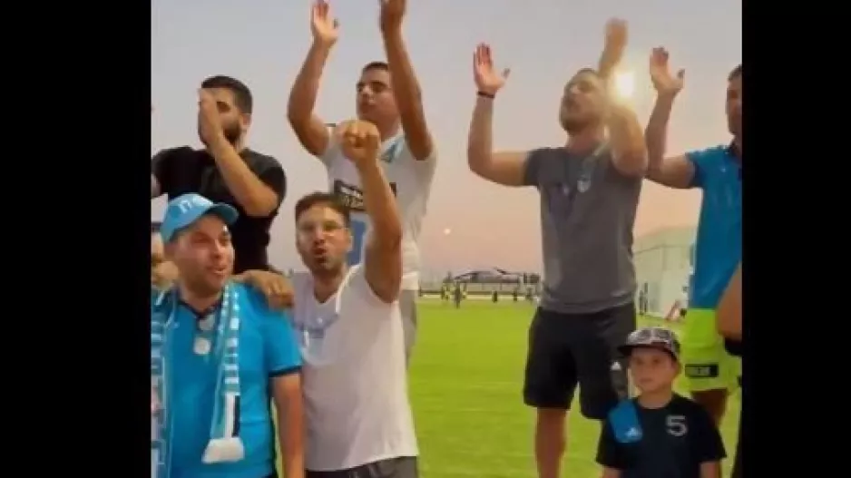 Βίντεο/Φτιάχνει... κλίμα με τον κόσμο ενόψει ΑΠΟΕΛ