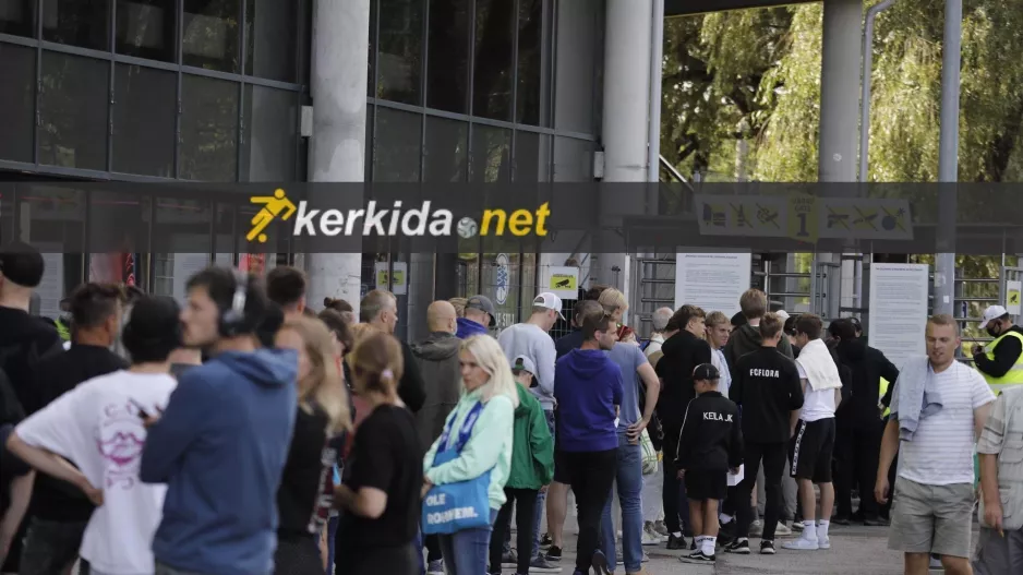 Οι οπαδοί στο "A. Le Coq Arena" (φώτος Kerkida)