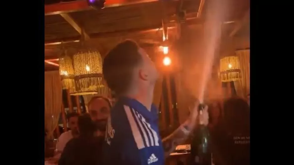 Τους έλουσε με σαμπάνια ο Λάφερτι! (βίντεο)