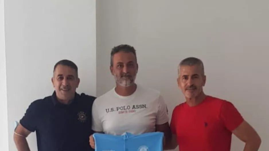 Στο τιμόνι ο "παπίρας"