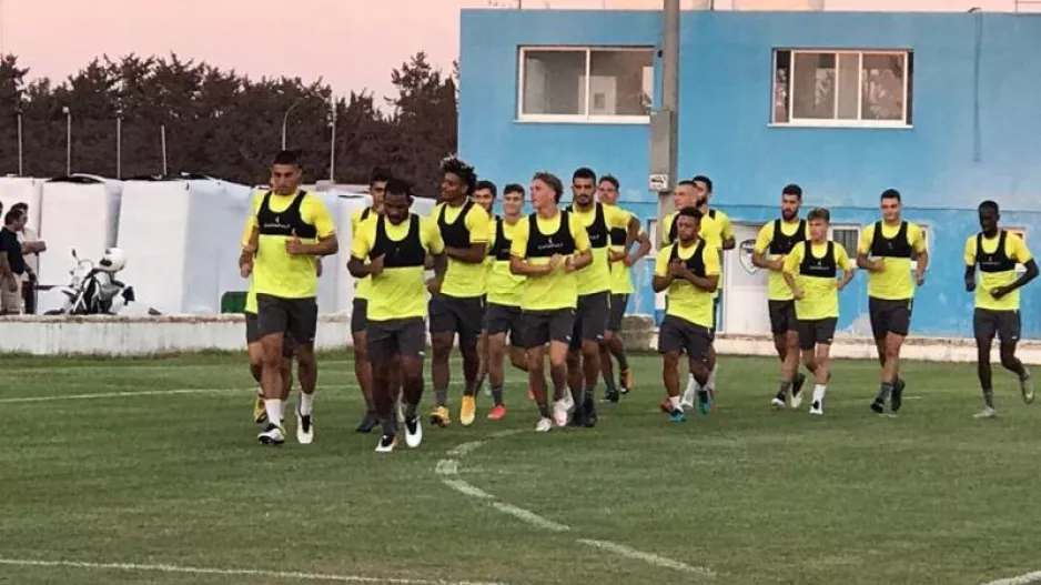Περιμένει... για μια τετράδα