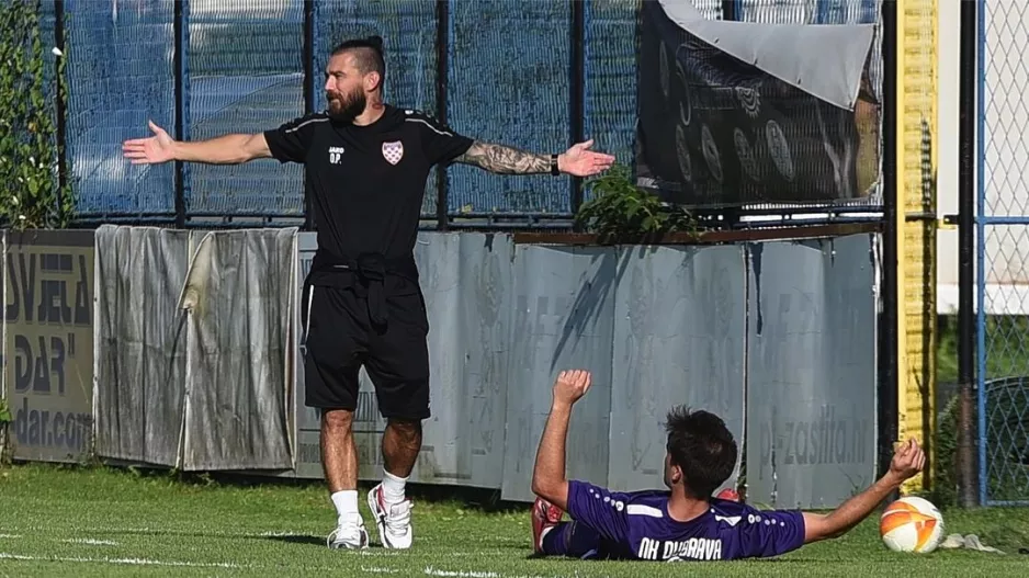 Πράνιτς/ Παραιτήθηκε... με αιχμές 