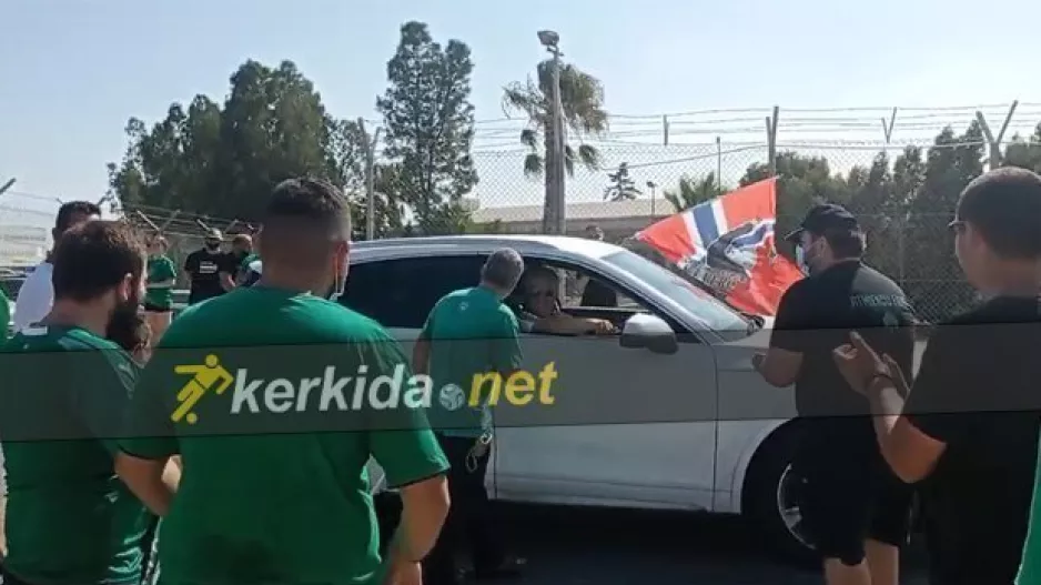 ΒΙΝΤΕΟ/Παπασταύρου στο αυτοκίνητο, εκεί οι Ομονοιάτες!