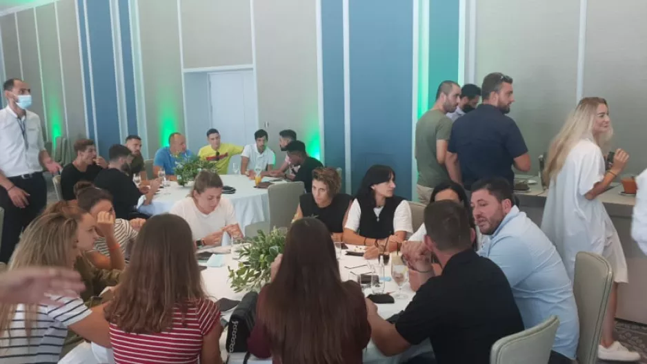 Δεξίωση με πλούσιο γεύμα