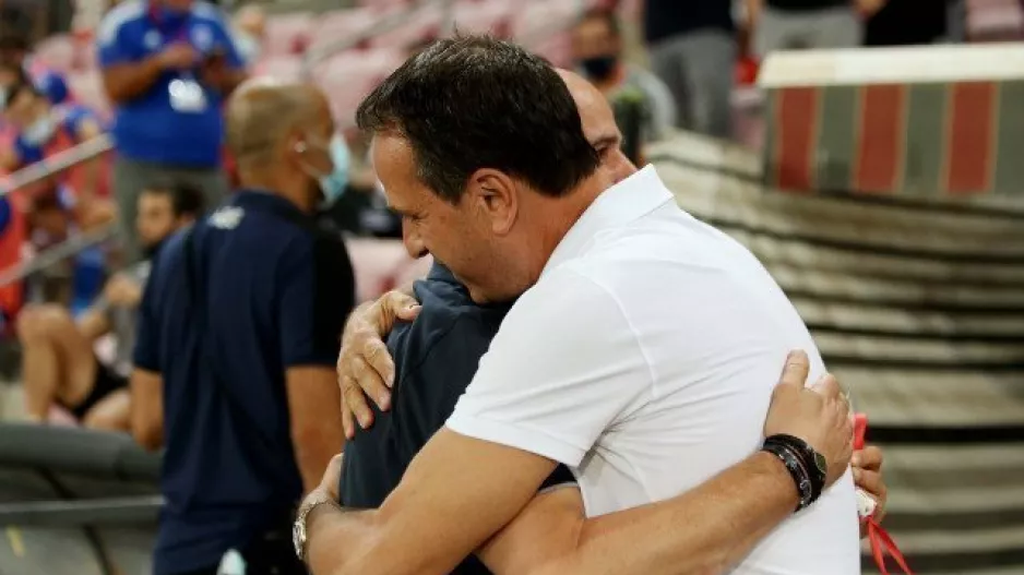 Θερμός ασπασμός Τιμούρ – Λέβι (φώτο)