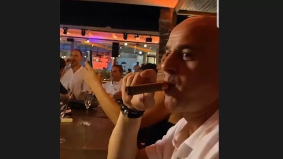 Ξεφάντωμα και ο Τιμούρ με πούρο! (βίντεο/φώτος)