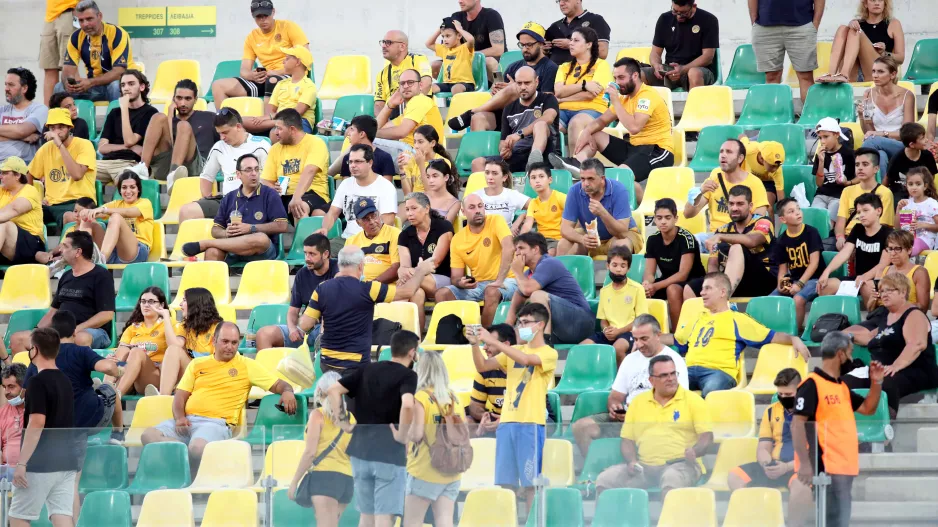 ΦΩΤΟΡΕΠΟΡΤΑΖ από τoν κόσμο στην ΑΡΕΝΑ