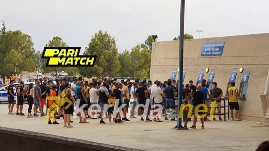 Ουρές στα εκδοτήρια οι ΑΠΟΕΛίστες! (φώτος)