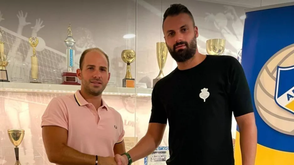Στήνει τείχος στο μπλοκ με Αντωνιάδη!