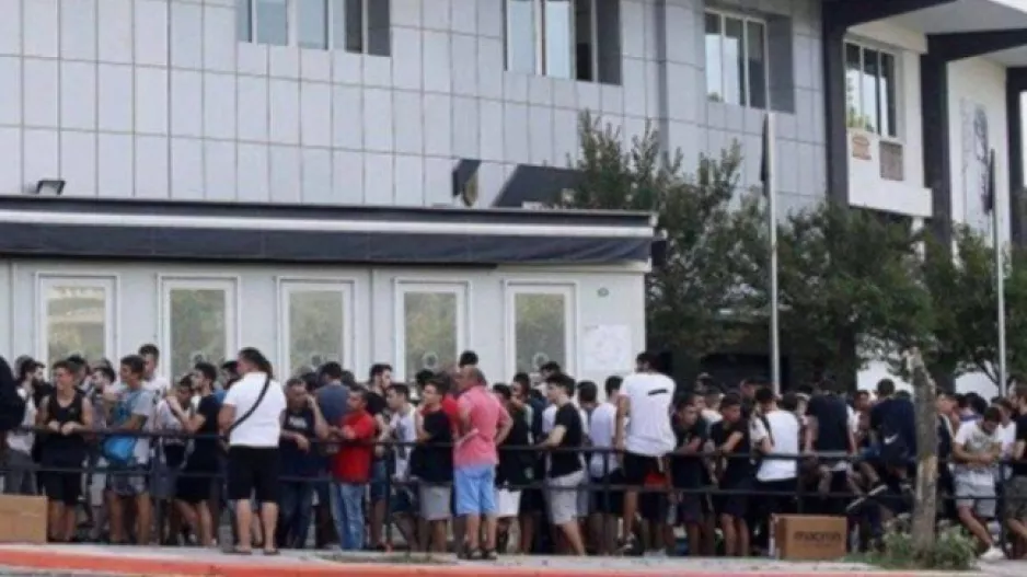 Ουρές έξω από την Τούμπα για ένα εισιτήριο με Μποέμιανς