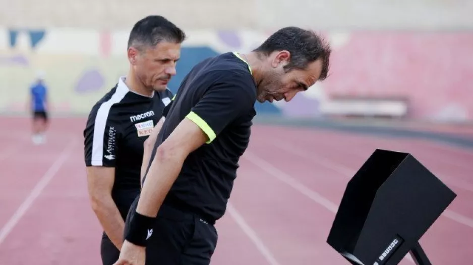 Κυριακή στο... VAR οι διαιτητές (φώτος)