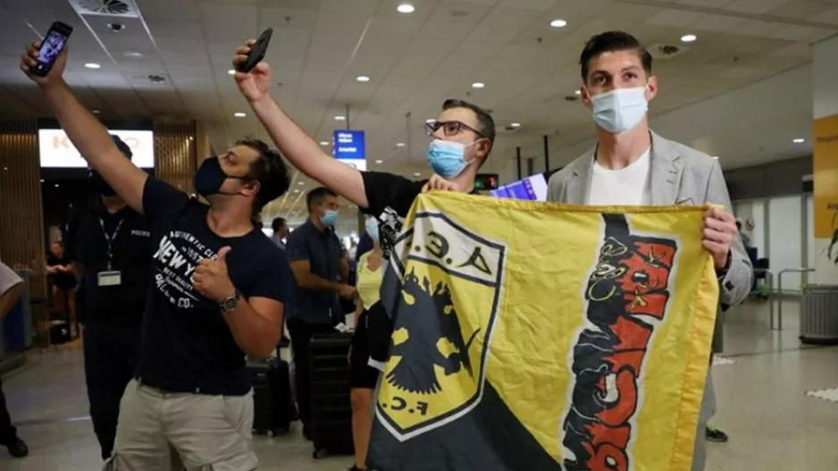 ΑΕΚ: Υπέγραψε και πέταξε για Ελβετία ο Τσούμπερ