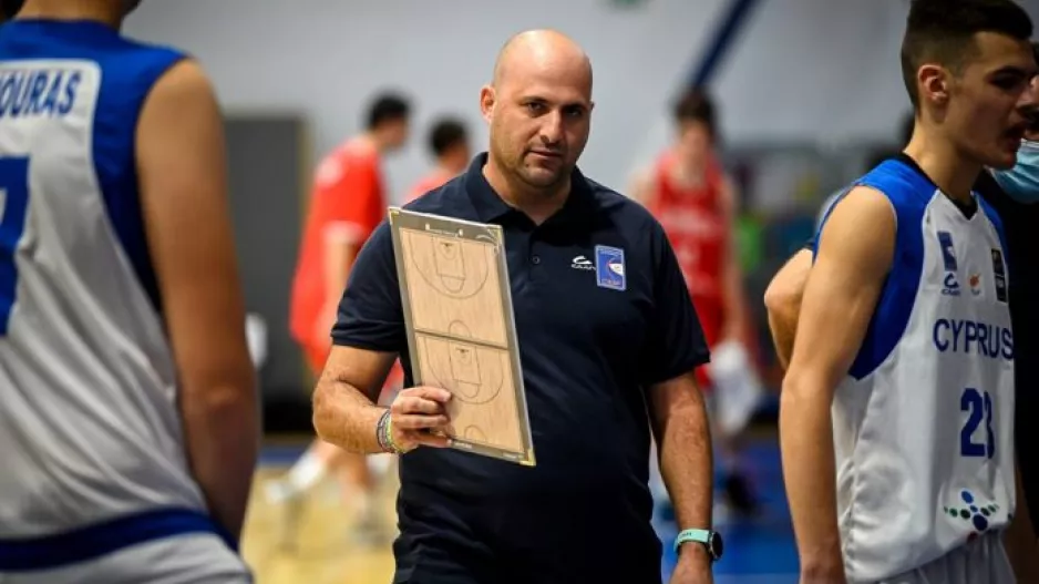 Τα δύο σφυρίγματα που μας κόστισαν το παιχνίδι (βίντεο)