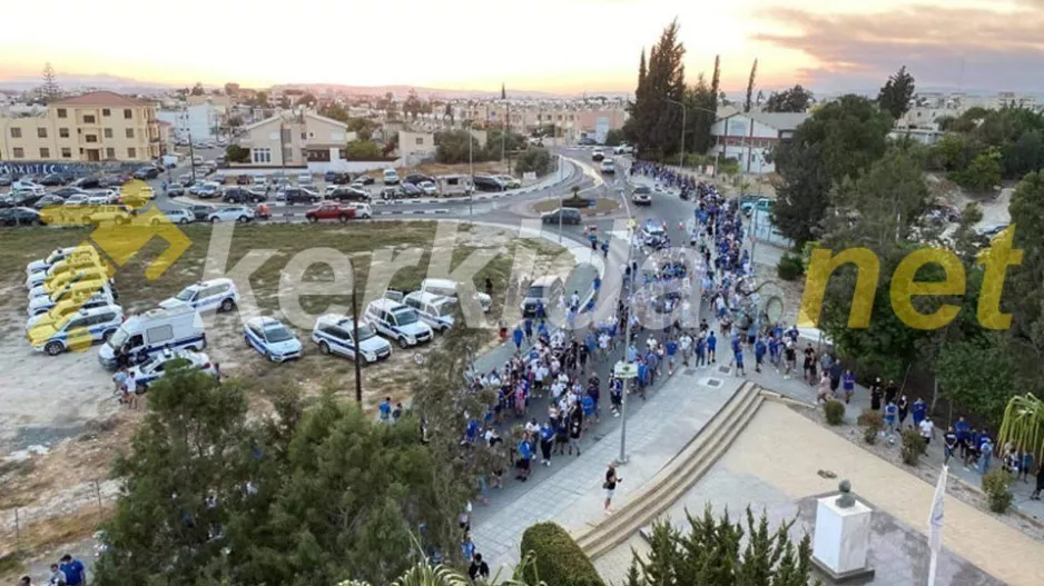 Τεράστιες "ουρές" Ανορθωσιατών έξω από το "Α. Παπαδόπουλος"! (φώτος)