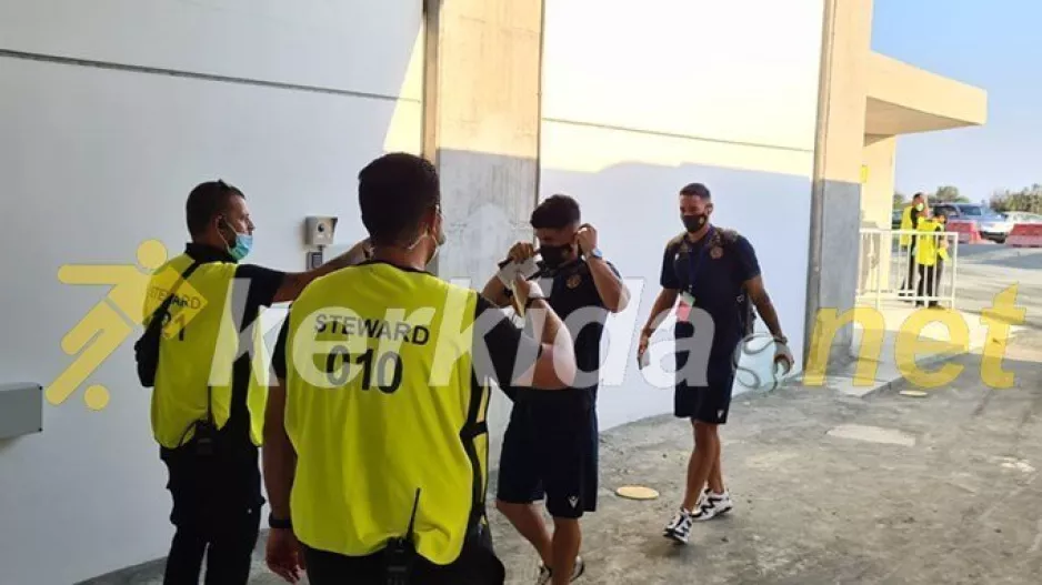 (ΦΩΤΟΣ) Η άφιξη της ΑΕΛ στην "Αρένα"