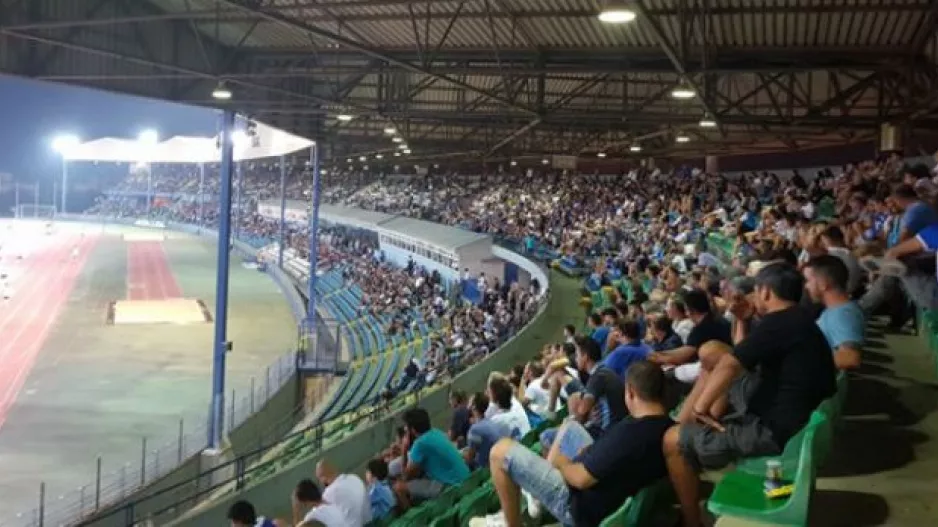 Θέλει τον κόσμο για... ώθηση
