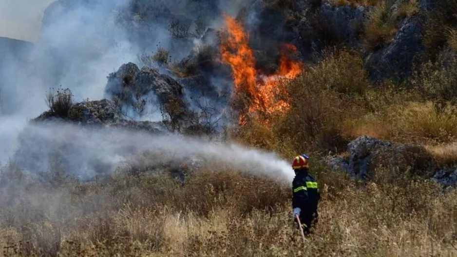 Φωτιά στην Πάφο εκτός ελέγχου