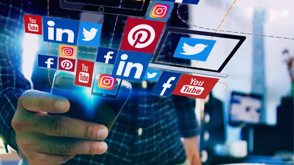 ΡΕΦ και social media!