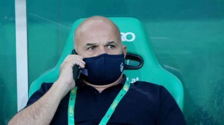Στο τηλέφωνο...