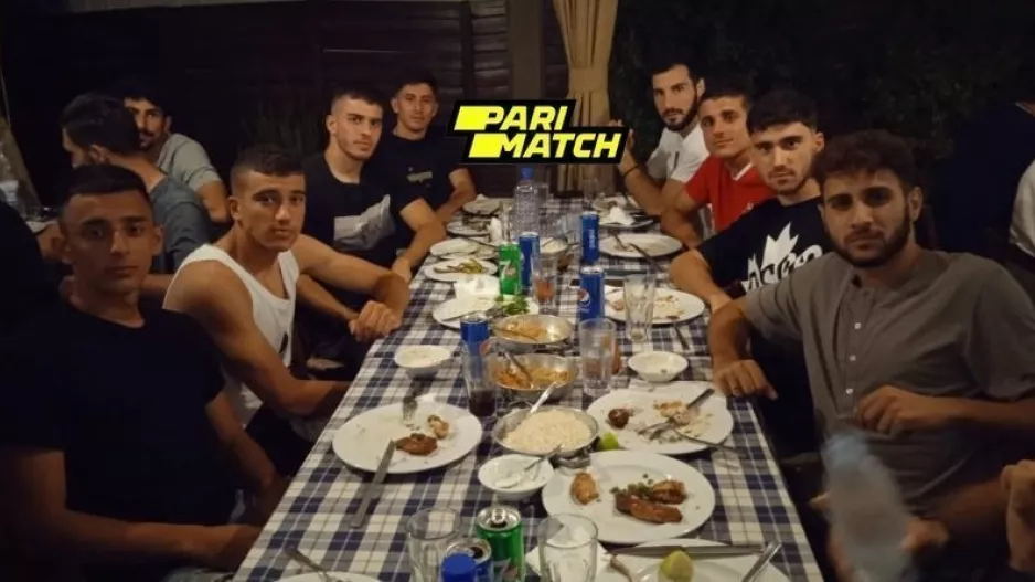 Δείπνο σε ποδοσφαιριστές και τεχνική ηγεσία