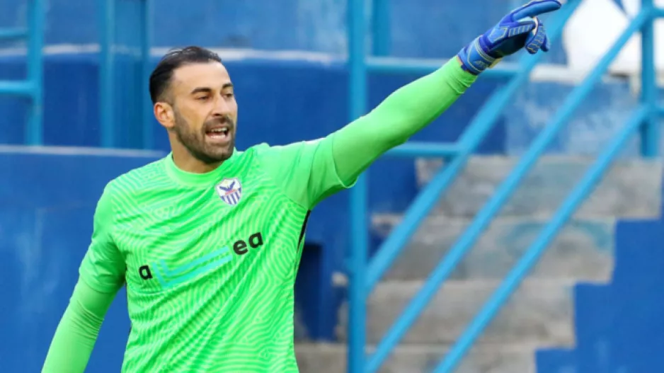 "Top Save" από τον Λόρια