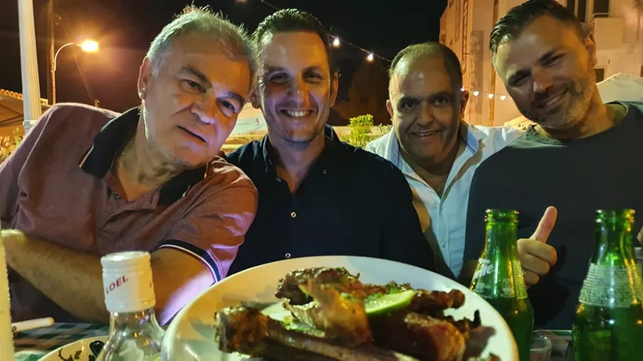 Μπροστά τα... παϊδάκια!