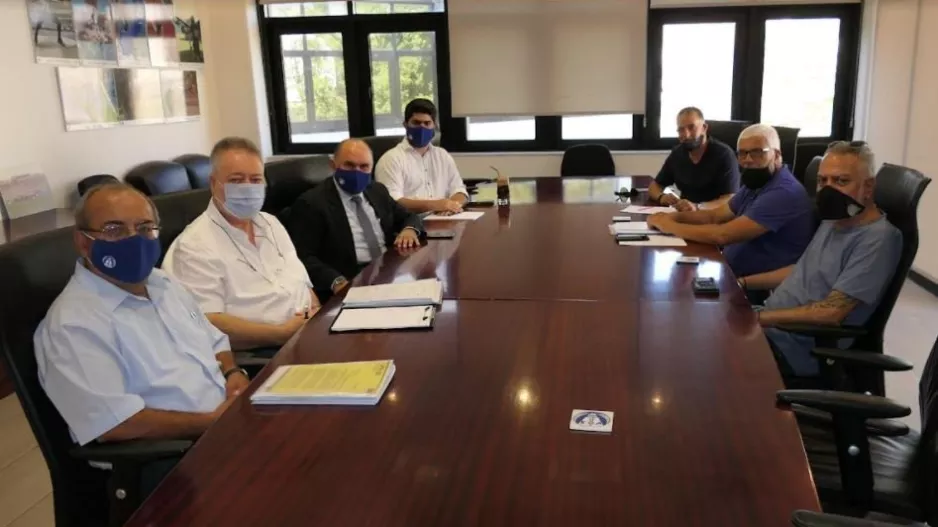 Συνάντηση και... βελτιωτικά έργα στο γήπεδο του ΘΟΪ