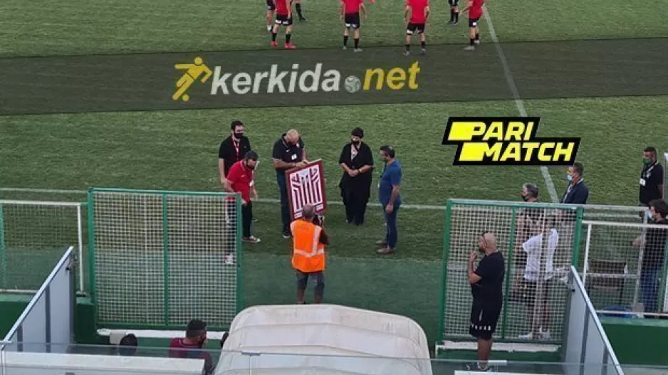 Όμορφες στιγμές πριν τη σέντρα (βίντεο/φώτος)