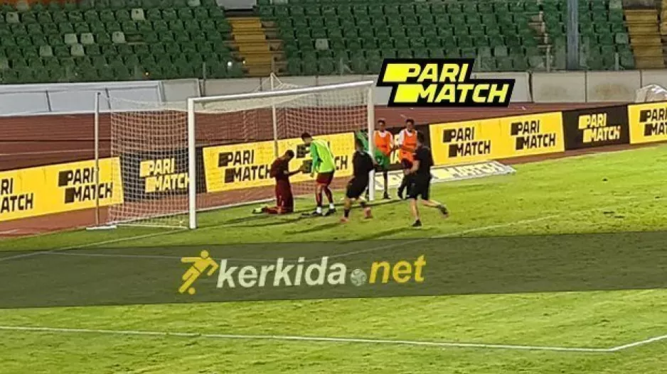 Photo story/Προσευχή και μετά τον "έπνιξαν" στις αγκαλιές!