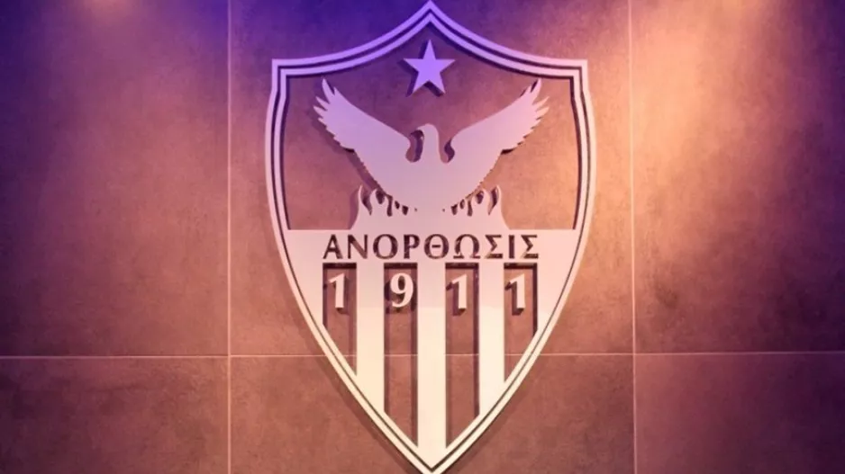 Δίπλα στον Julian η Ανόρθωση