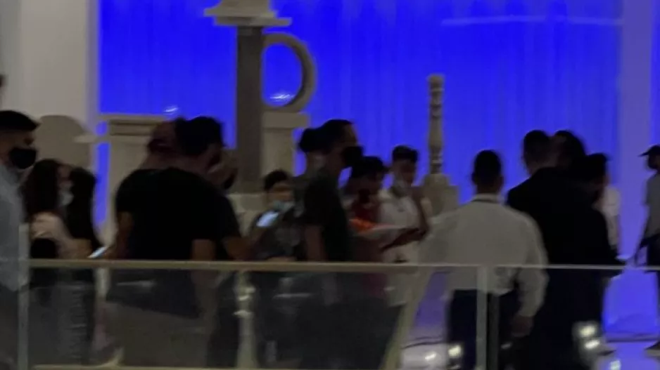 Λεμεσός: Κόσμος στο ξενοδοχείο για τον Αντετοκούνμπο!