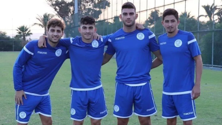 Με τα γαλάζια... οι ερυθρόλευκοι! 