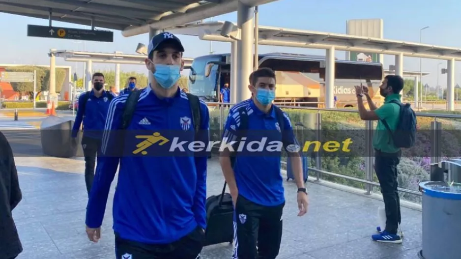 Στο αεροδρόμιο η αποστολή - Τραγούδια οι ΜΑΧΗΤΕΣ! (Φώτος/Βίντεο)