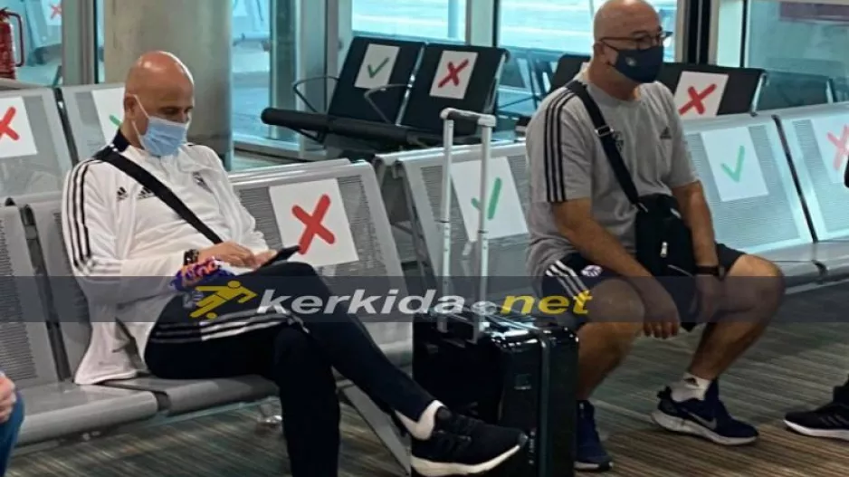 Χαλαρός και σερφάροντας!