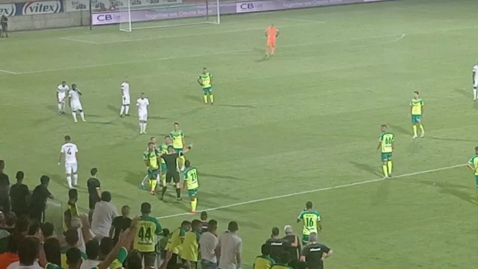 Πέναλτι μέσα από On-field review