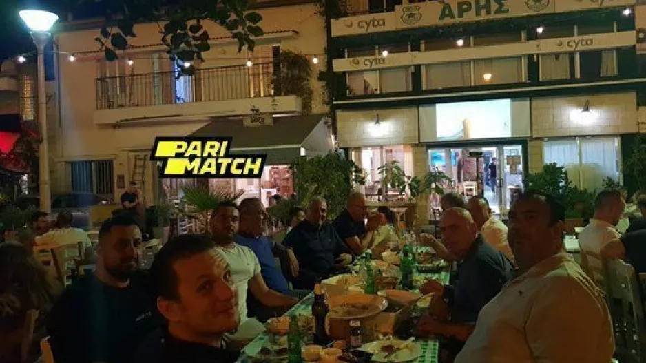 Τρίτη βράδυ, στην Πλατεία Ηρώων (φώτος)
