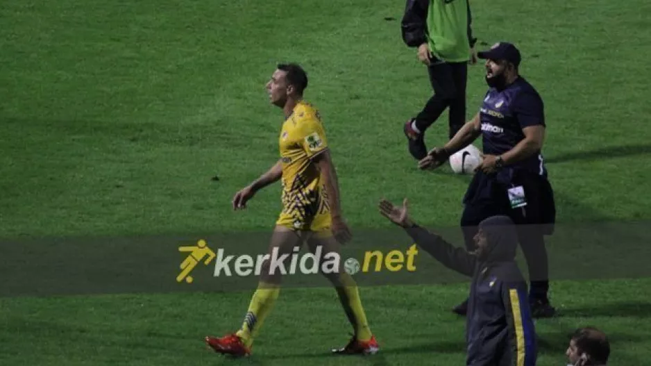 Τα "έψαλλε" στους διαιτητές ο Σόουζα (φώτος)
