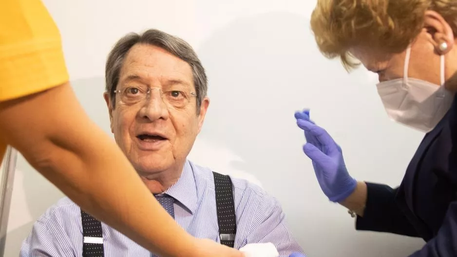 Εμβολιάστηκε με την 3η δόση ο ΠτΔ