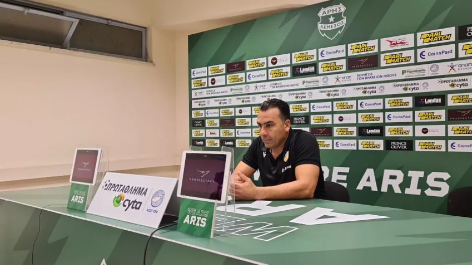 Σωφρόνης: "Ο κόσμος στα δύσκολα είναι μαζί μας-Αλλάζουν τ' αποδυτήρια γινόμαστε οικογένεια"