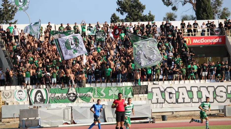 Θύρα 9: "Πάμε να φωνάξουμε για την αγαπούλα..."