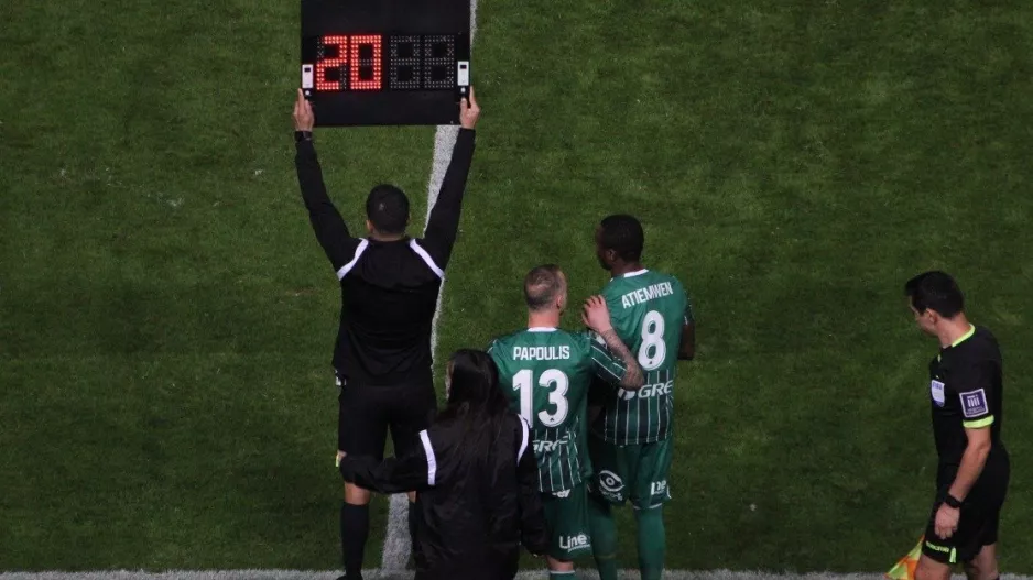 Το γύρισε σε 4-4-2 με διπλή αλλαγή ο Μπεργκ